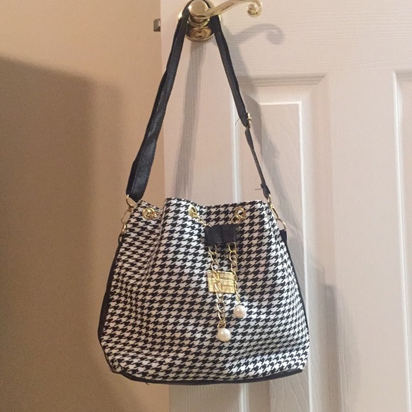 Houndstooth Print Drawstring Tassel Bucket Bag - Picture 4 of 8